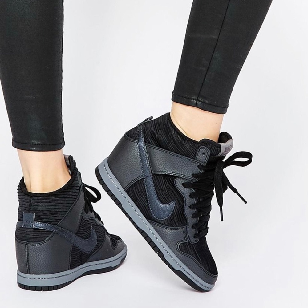Nike Womens Dunk Sky Hi Essential Wedge Sneaker